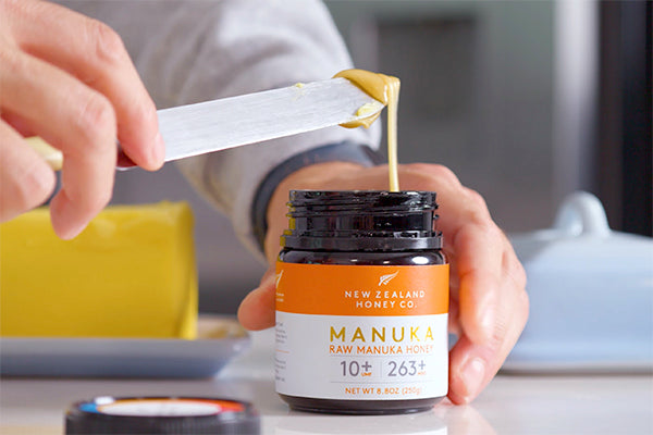 Wann Sie Manuka-Honig für optimales Wohlbefinden verzehren